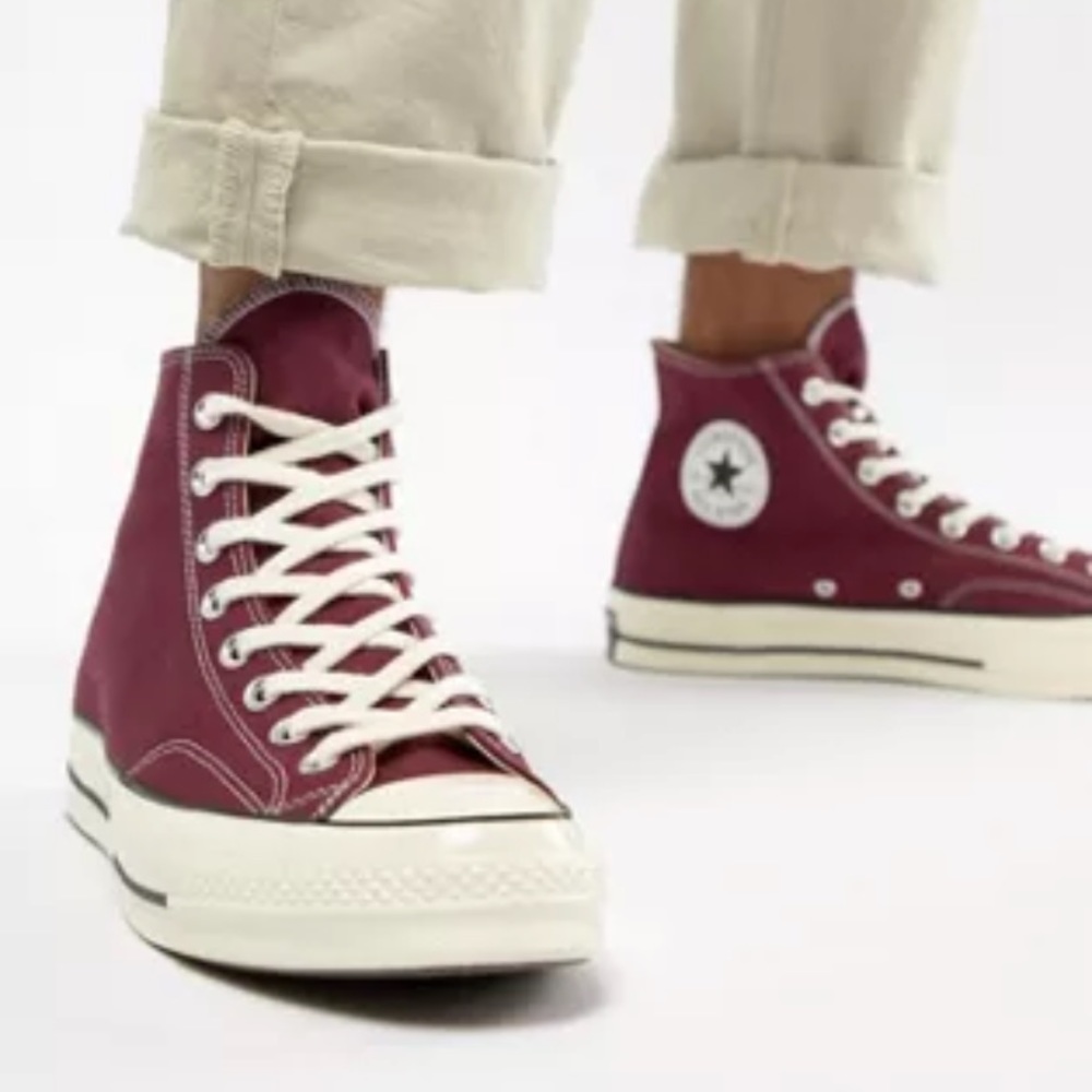 Women’s Maroon high top converse!